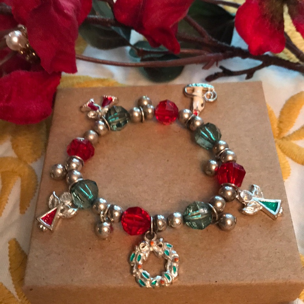 🎅🏼🎅🏼Super Cute Stretchy Christmas Bracelet